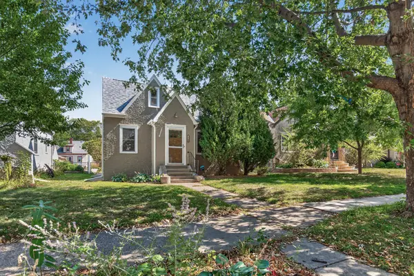 4242 Thomas AVE N, Minneapolis, MN 55412