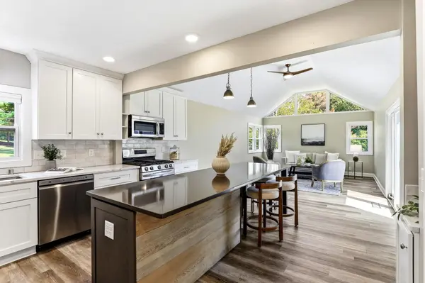 1922 Oakland RD, Minnetonka, MN 55305