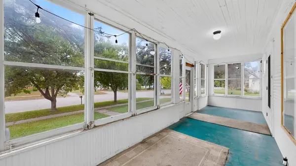 706 N Broadway AVE, Le Roy, MN 55951