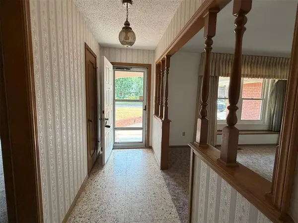 8309 NW 25th ST, Bethany, OK 73008