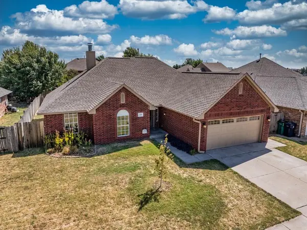 808 W Vickery AVE, Yukon, OK 73099