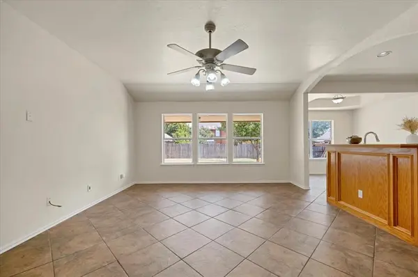 808 W Vickery AVE, Yukon, OK 73099