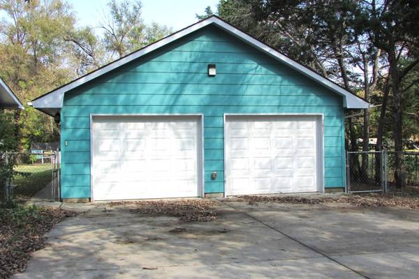 1200 S Keith Ave, Wichita, KS 67209