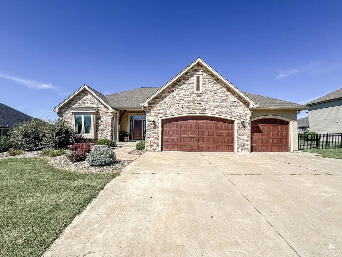 3608 Eastridge CIR, Manhattan, KS 66503