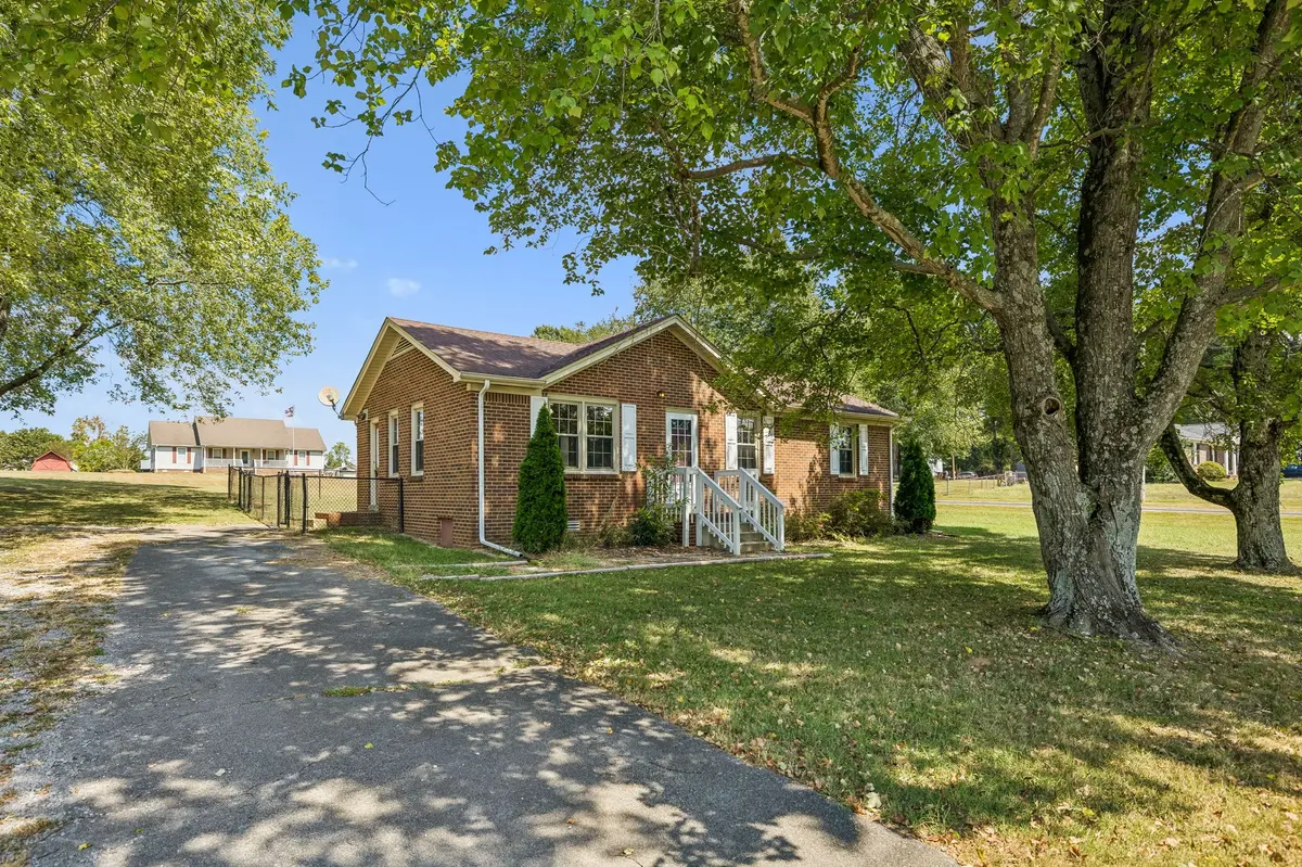 2734 Carters Creek Station Rd, Columbia, TN 38401