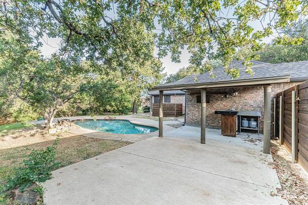 521 Meadowbrook Street, Lake Dallas, TX 75065
