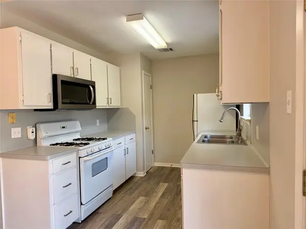 8112 Willet Trail TRL #B, Austin, TX 78745