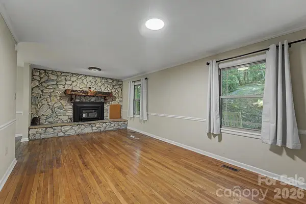 304 Canterbury RD, Cullowhee, NC 28723