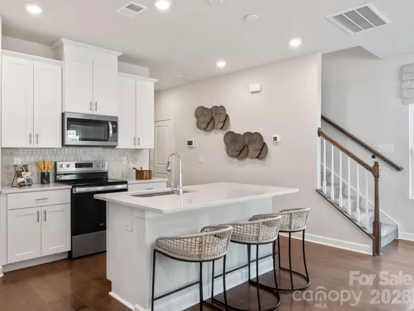 8228 Hidden Springs TRL, Charlotte, NC 28216