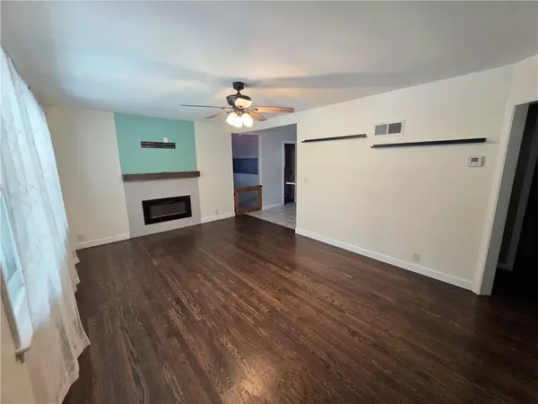 208 SW 5th ST, Lee's Summit, MO 64063