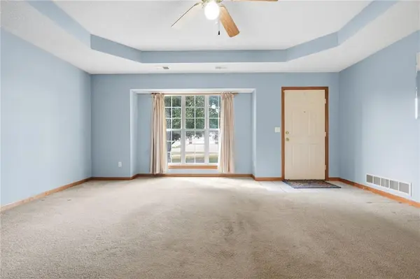 728 Country LN, Raymore, MO 64083