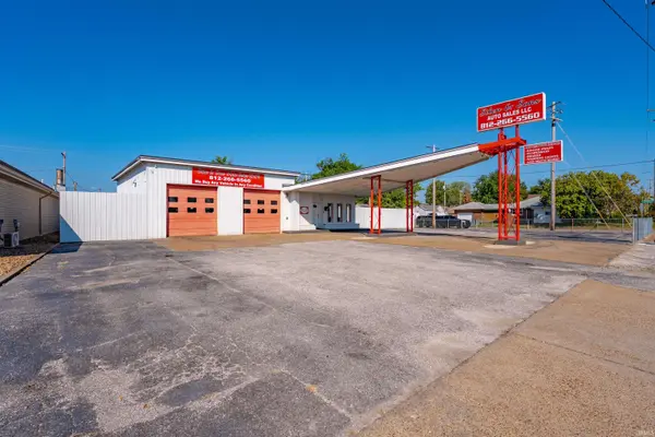 2460 Stringtown RD, Evansville, IN 47711