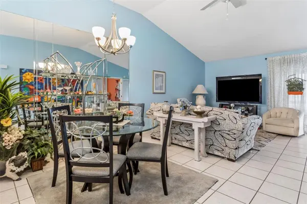 12602 CASTLE HILL DR, Tampa, FL 33624