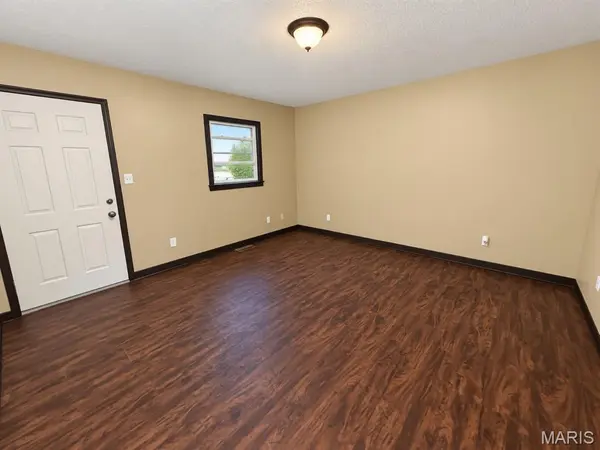 912 Southard PL, South Roxana, IL 62087