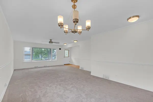 5018 Dobson ST, Skokie, IL 60077