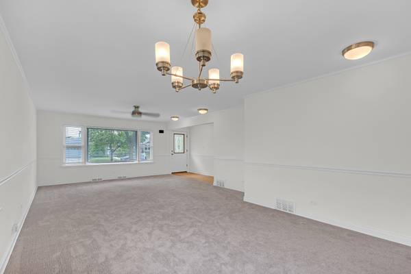 5018 Dobson ST, Skokie, IL 60077