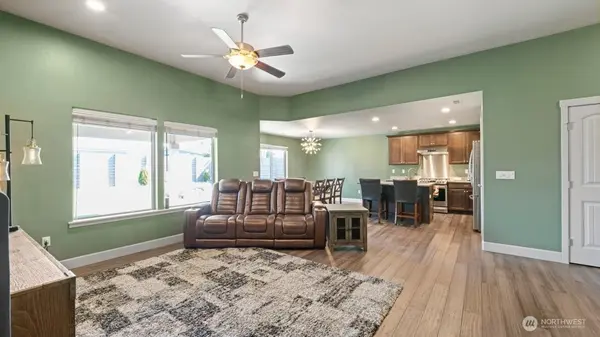 6017 Cotswold LN, Pasco, WA 99301