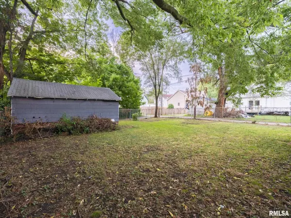 305 S 12TH ST, Pekin, IL 61554