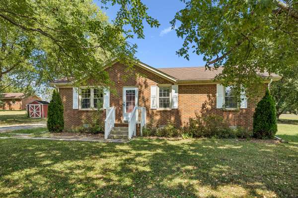 2734 Carters Creek Station Rd, Columbia, TN 38401