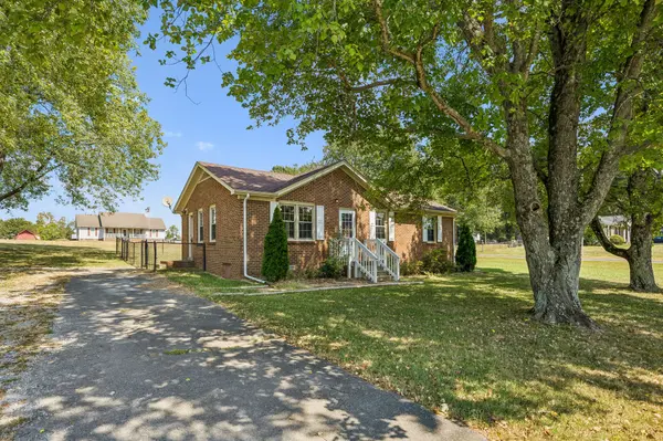 2734 Carters Creek Station Rd, Columbia, TN 38401