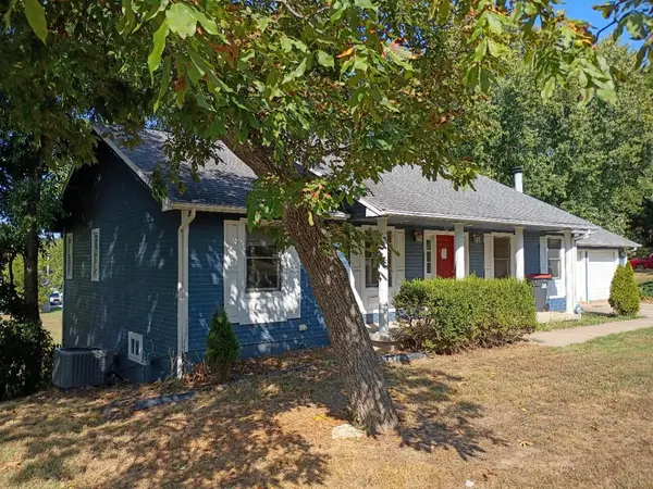 1420 Oakhill DR, Cassville, MO 65625
