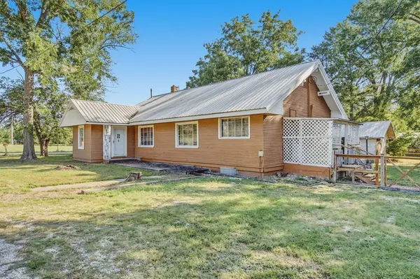 108 N Chestnut ST, Fair Play, MO 65649