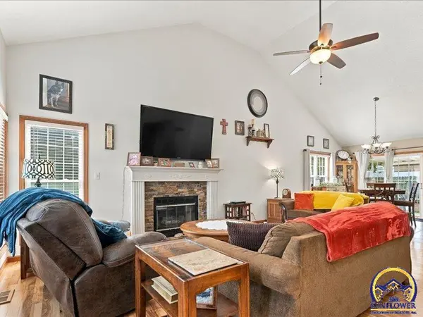 2637 SW Lagito DR, Topeka, KS 66614