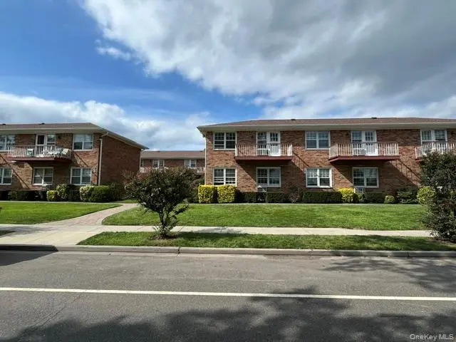 165 Manorhaven BLVD #G, Port Washington, NY 11050