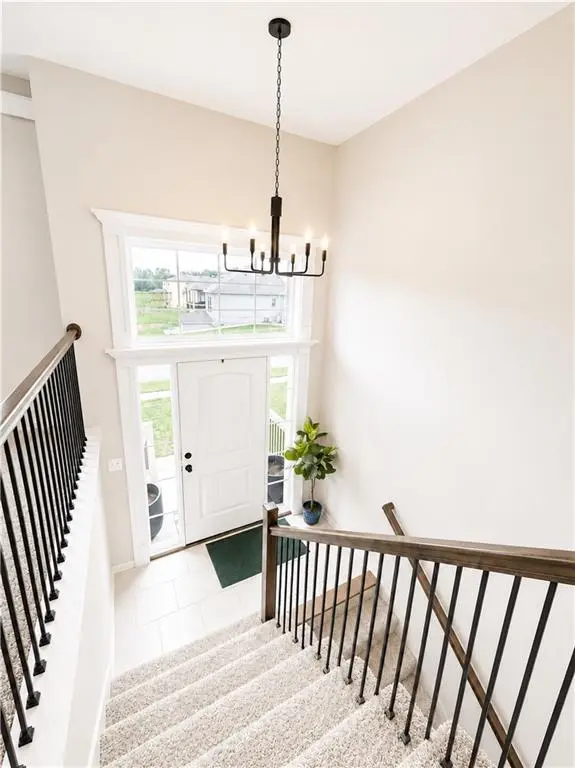 610 E 11th ST, Kearney, MO 64060