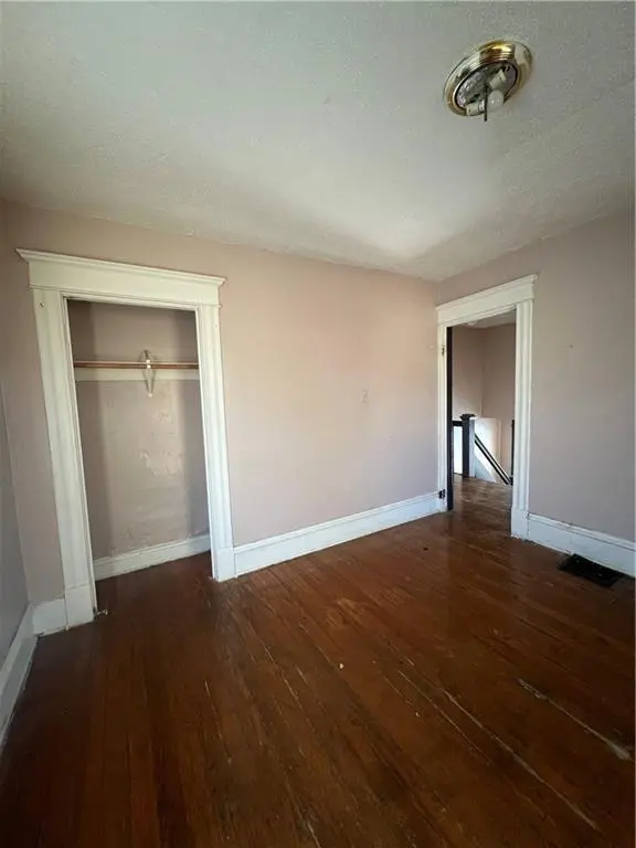 2008 E 36th ST, Kansas City, MO 64109