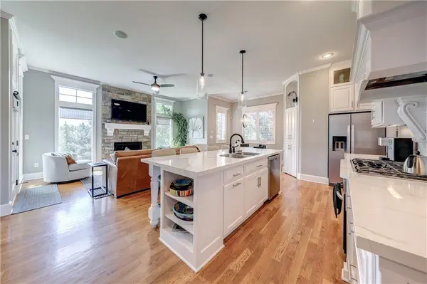 11515 W 165th TER, Overland Park, KS 66221