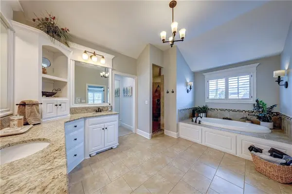11515 W 165th TER, Overland Park, KS 66221