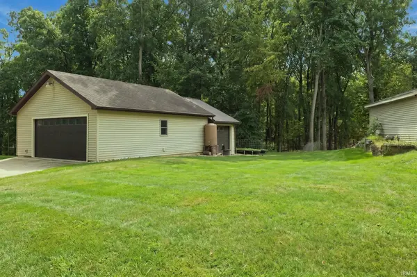 255 Lane 201 Lake Minifenokee LN, Fremont, IN 46737-9497
