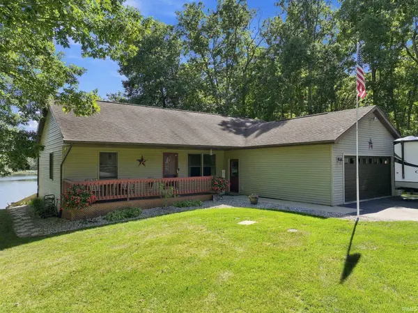 255 Lane 201 Lake Minifenokee LN, Fremont, IN 46737-9497