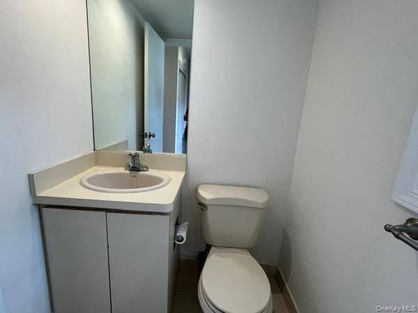 165 Manorhaven BLVD #G, Port Washington, NY 11050