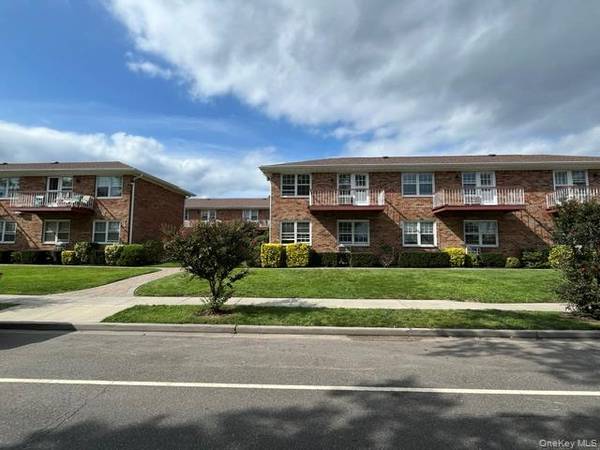 165 Manorhaven BLVD #G, Port Washington, NY 11050