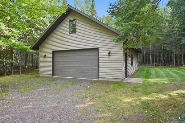 5006 8th Ave, Duluth, MN 55803