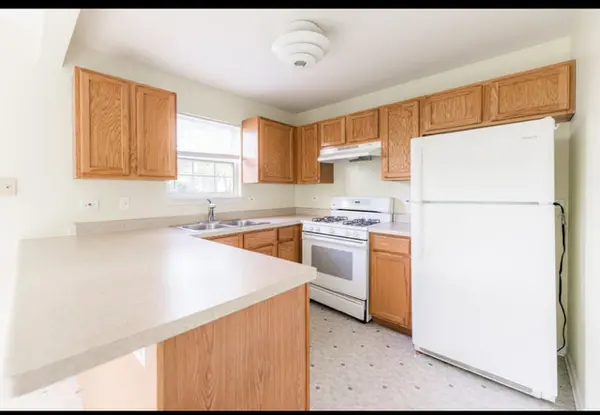 1202 N Red Oak CIR #2, Round Lake Beach, IL 60073
