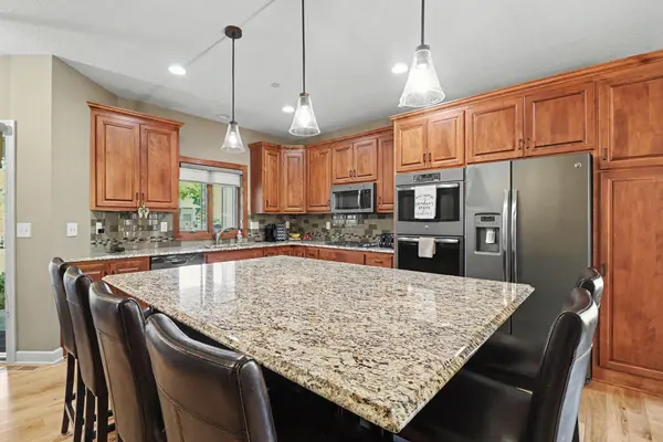 2047 Goodview AVE N, Oakdale, MN 55128