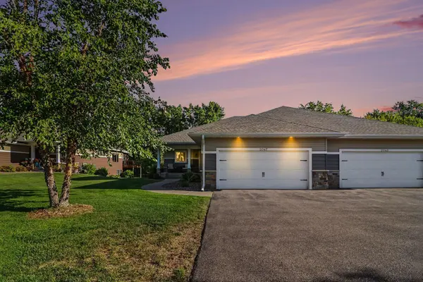 2047 Goodview AVE N, Oakdale, MN 55128