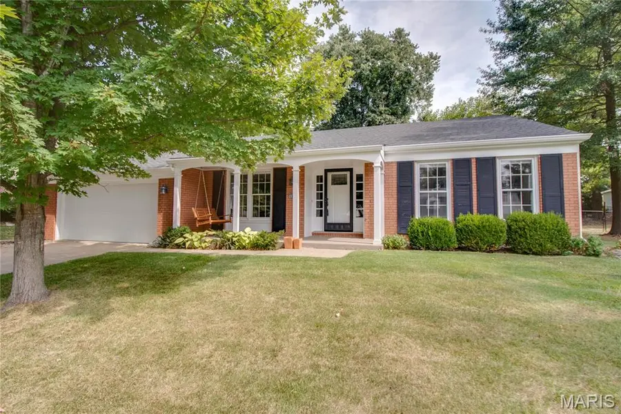 4815 Blu Fountain DR, Godfrey, IL 62035