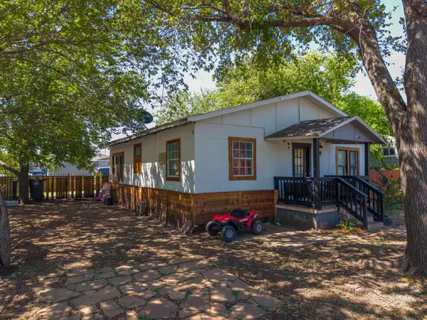 806 E 4th ST, Georgetown, TX 78626