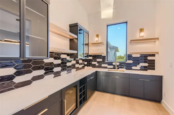 8701 Rollins DR, Austin, TX 78738