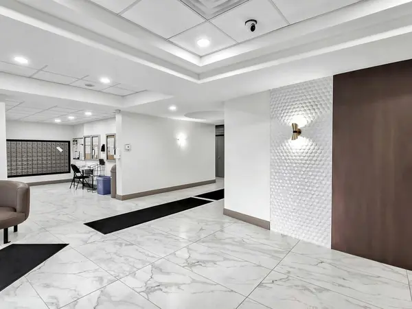 650 Lawrence AVE W #724, Toronto C04, ON M6A 3E8
