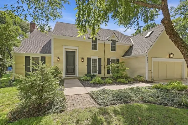 4001 W 101st TER, Overland Park, KS 66207