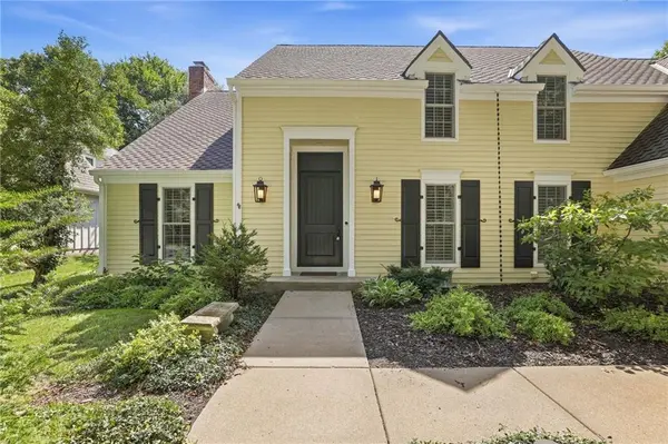 4001 W 101st TER, Overland Park, KS 66207