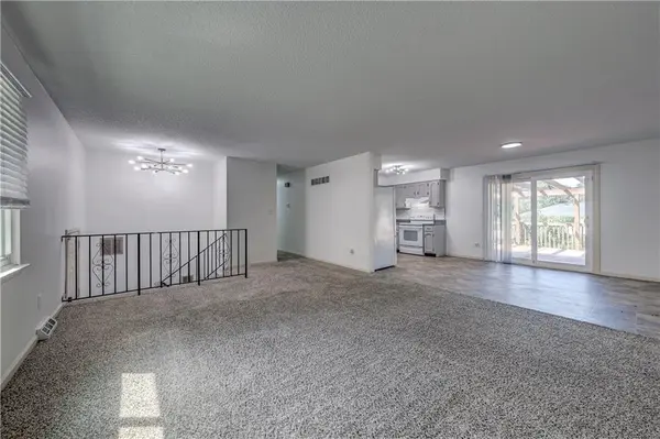 407 SE Moreland School RD, Blue Springs, MO 64014