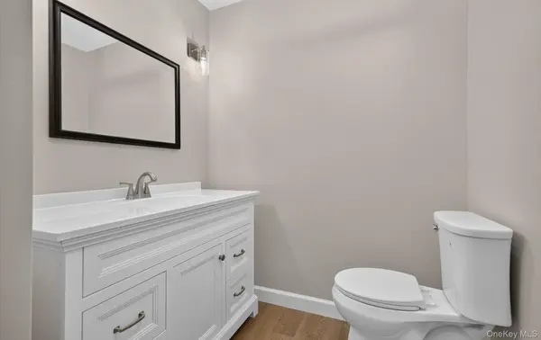 176 Melanie WAY, Commack, NY 11725