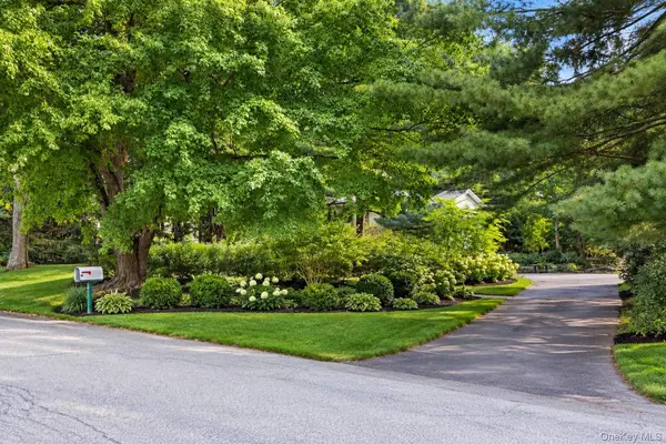 21 Elizabeth DR, Hopewell Junction, NY 12533