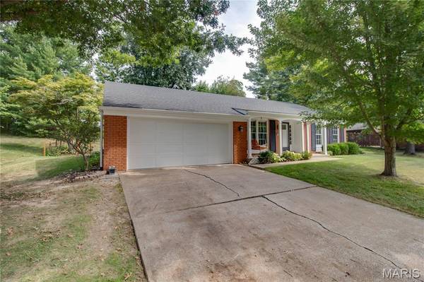 4815 Blu Fountain DR, Godfrey, IL 62035